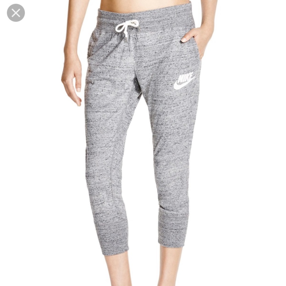Nike grey cropped sweatpants!
